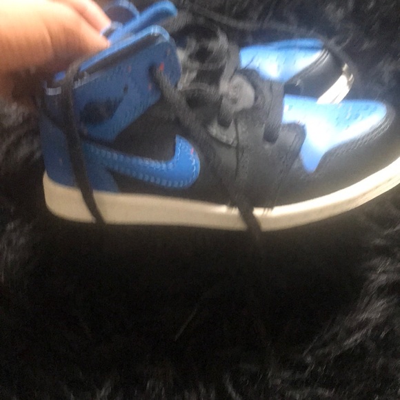 Jordan sneakers - Picture 2 of 3